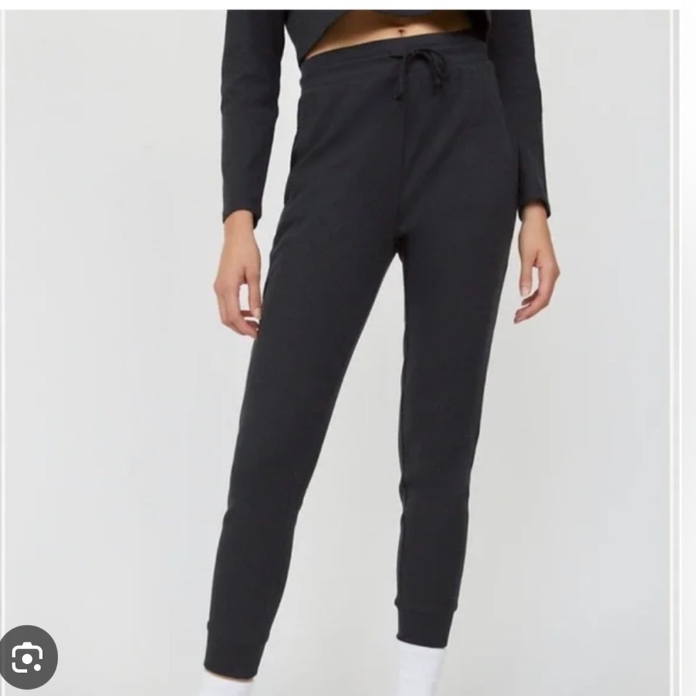 Aritzia Sunday Best baby waffle Black joggers